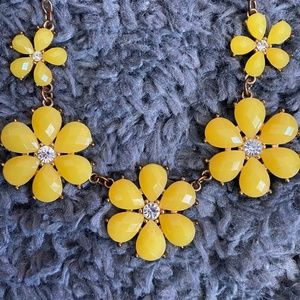 Charming Charlies Yellow Flower Daisy Necklace